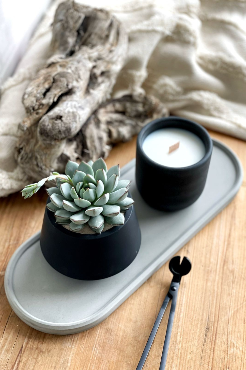 Set de vela arámatica, charola y maceta con planta