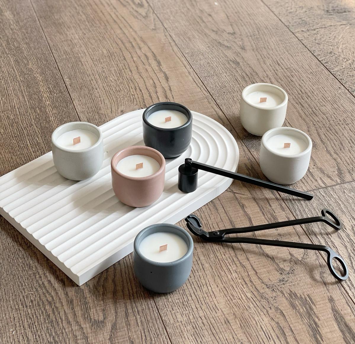 Set de 5 mini  velas aromáticas con charola